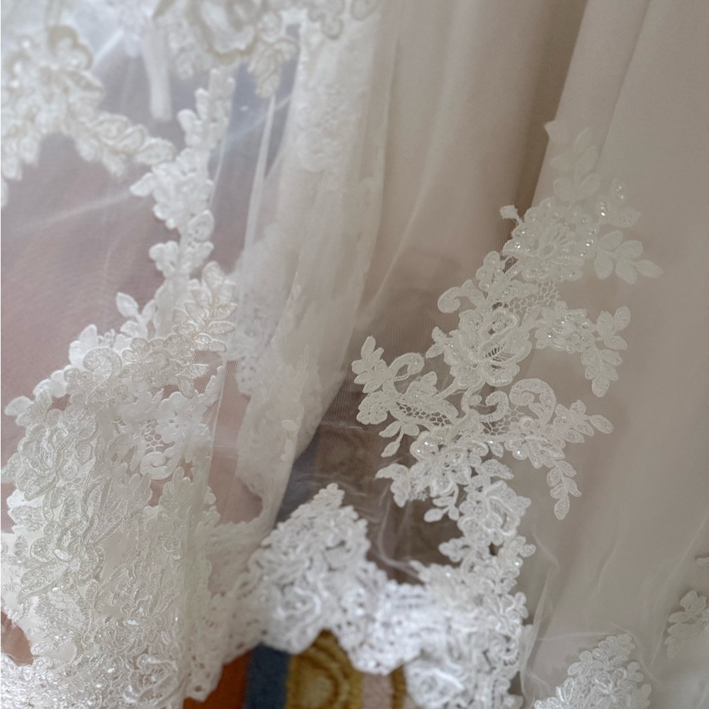 Elegant White Lace Wedding Dress - Picture 7 of 15